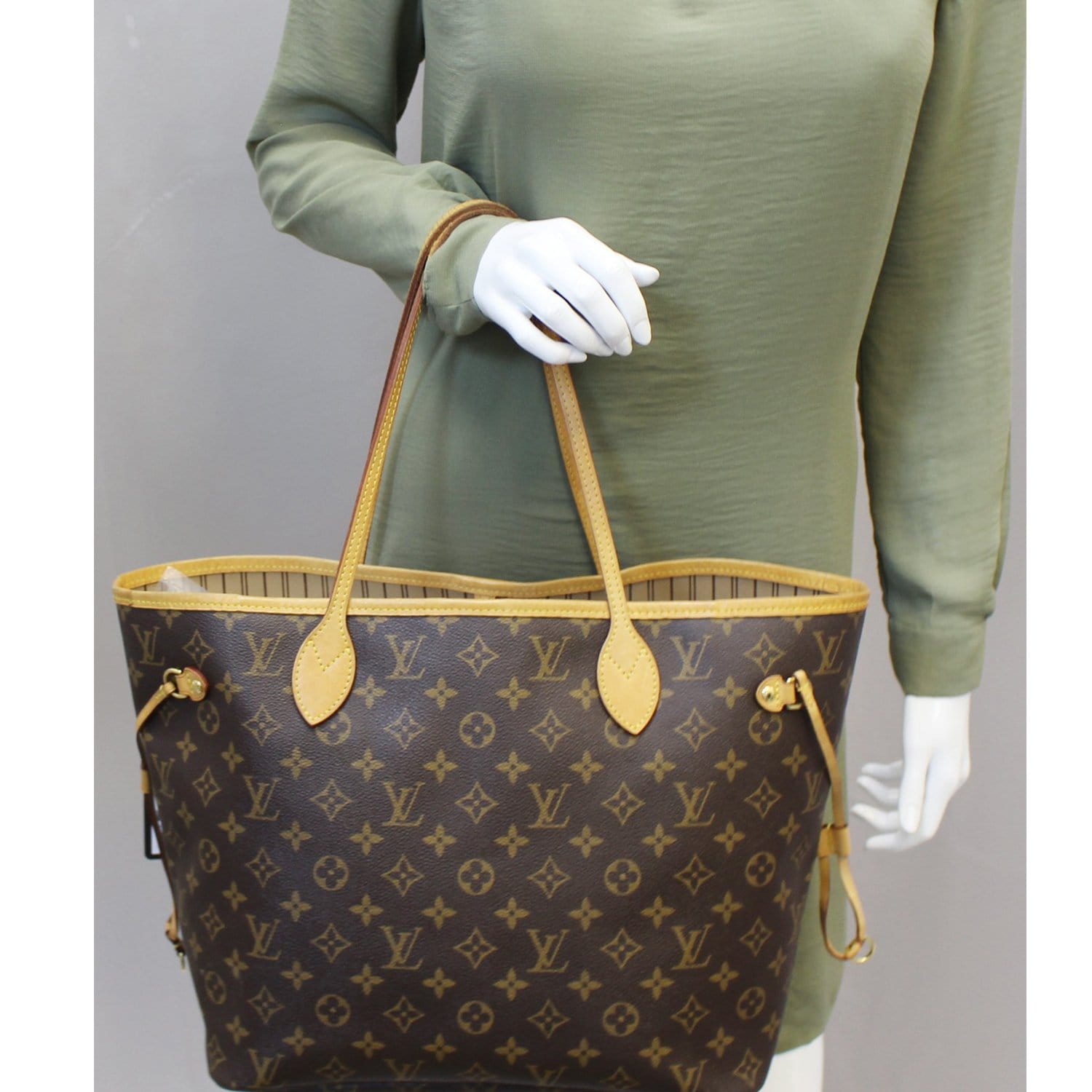 Bag reference image for Louis Vuitton Neverfull MM — Monogram Canvas