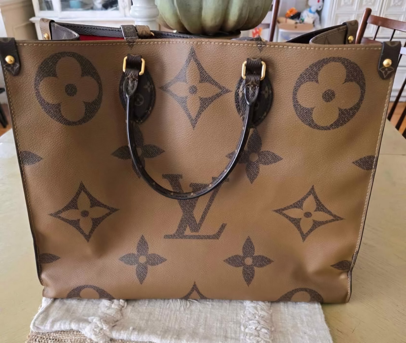 Bag reference image for Louis Vuitton OnTheGo GM — Monogram / Reverse Monogram