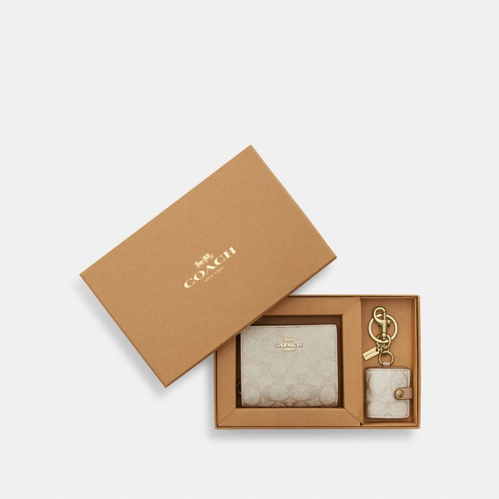 Coach Outlet Boxed Snap Wallet And Picture Frame Charm In Signature Canvas - Preorder
