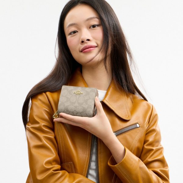 Coach Outlet Boxed Snap Wallet And Picture Frame Charm In Signature Canvas - Preorder