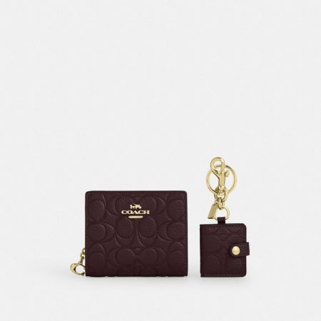 Coach Outlet Boxed Snap Wallet And Picture Frame Charm In Signature Leather - Preorder — Brass/Black Currant