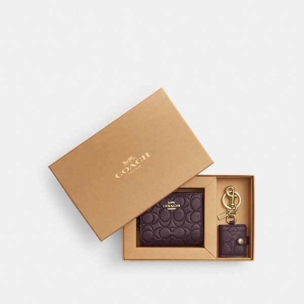 Coach Outlet Boxed Snap Wallet And Picture Frame Charm In Signature Leather - Preorder