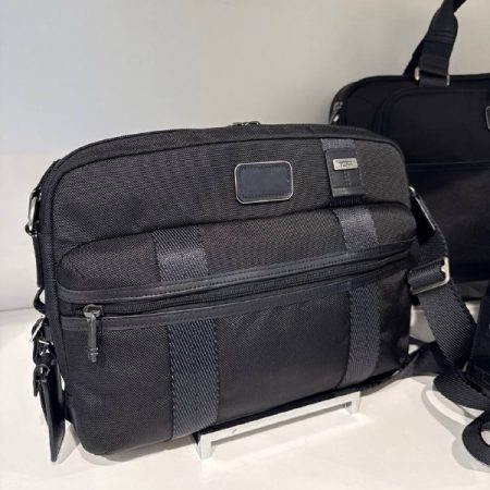 TUMI Plateau Messenger Crossbody - Outlet Physical Store - Preorder — Black