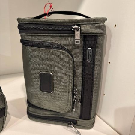 TUMI Hanging Travel Kit - Outlet Physical Store - Preorder — Ivy Green