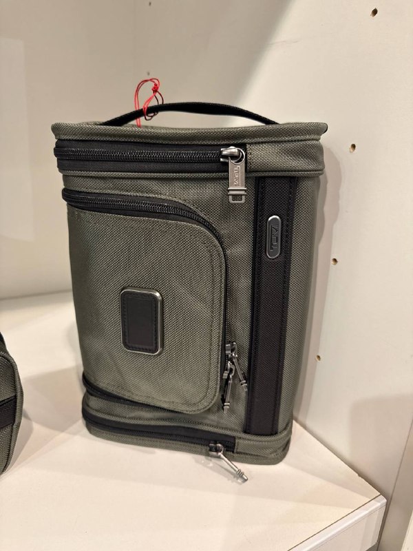 TUMI Hanging Travel Kit - Outlet Physical Store - Preorder