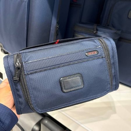 TUMI Medium Travel Kit - Outlet Physical Store - Preorder — Navy