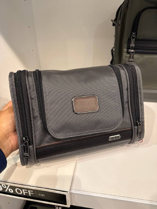 TUMI Hanging Travel Kit - Outlet Physical Store - Preorder