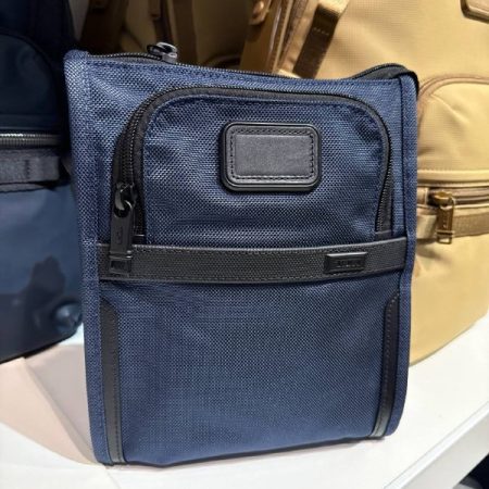 TUMI Pocket Bag Small - Outlet Physical Store - Preorder — Navy