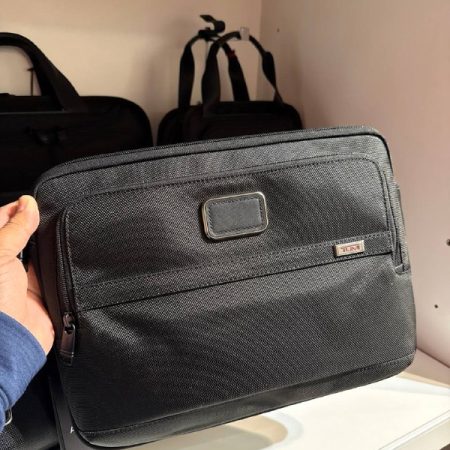 TUMI Medium Laptop Cover - Outlet Physical Store - Preorder — Black