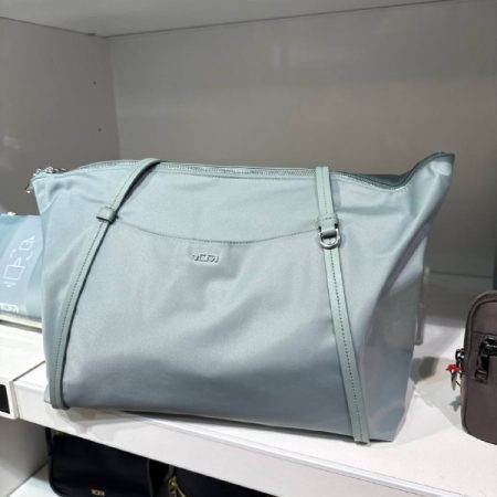 TUMI Q Tote - Outlet Physical Store - Preorder — Thyme