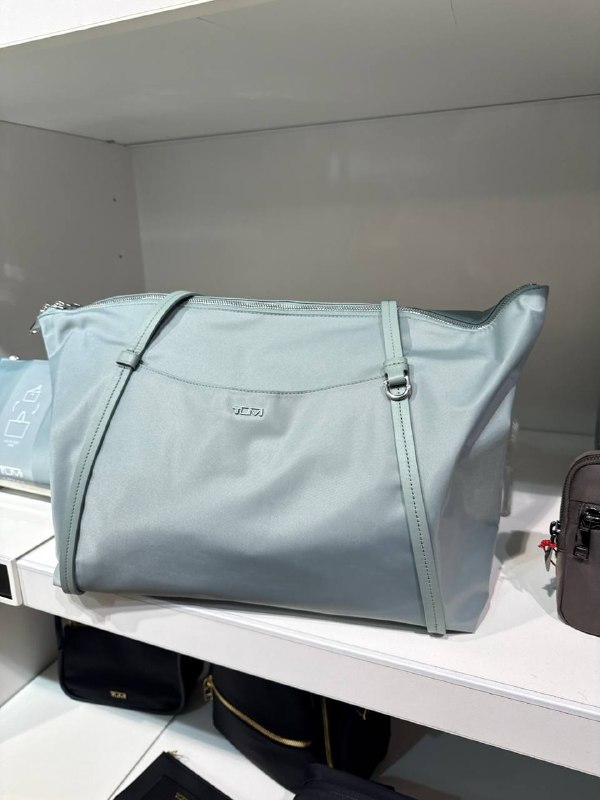 TUMI Q Tote - Outlet Physical Store - Preorder
