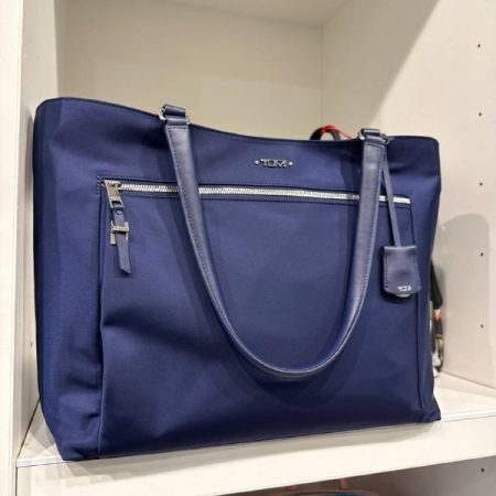 TUMI Catarina Large Tote - Outlet Physical Store - Preorder — Ultraviolet